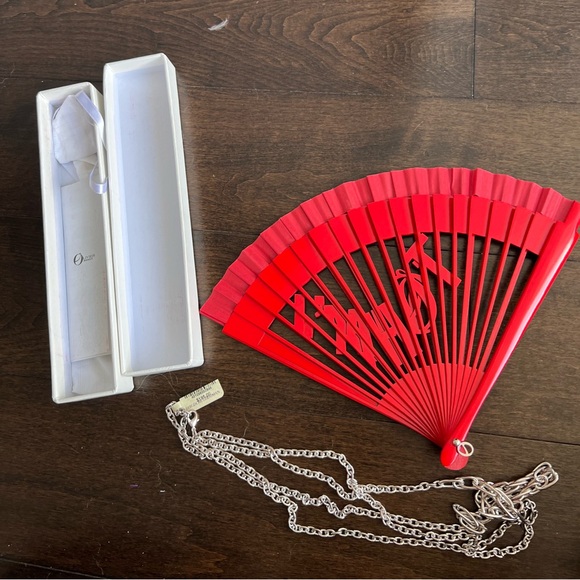 Oliver Bernoux - Bergdorf Goodman I’M HOT Fan. NWT NEVER USED - Picture 2 of 6